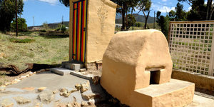 The original bread oven takes 20 loaves and was rebuilt during the restoration process. The outhouse now boasts a flush WC.